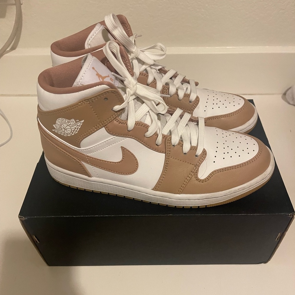 Nike Jordan 1 Mid in men’s size 8.5
